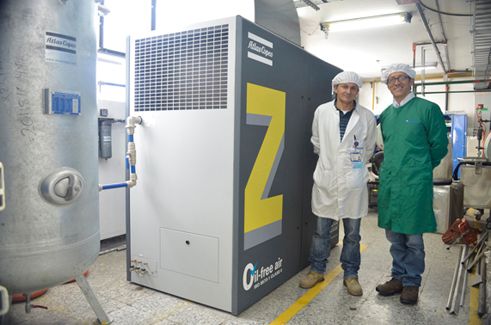 Робинсон Пабон и Диего Вега на фармацевтическом производстве. Робинсон Пабон и Диего Вега на фармацевтическом производстве.