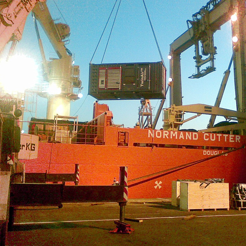 Компрессор Atlas Copco XRV 946. Дизельный передвижной компрессор высокой мощности на раме Atlas Copco XRV 946.