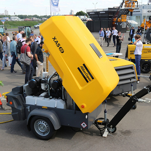 Компрессор Atlas Copco XAS 88. Дизельный передвижной компрессор малой мощности на шасси Atlas Copco XAS 88.