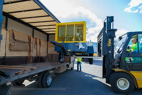 Компрессор Atlas Copco XAHS 700 PACE. Дизельный передвижной компрессор повышенной мощности на шасси Atlas Copco XAHS 700 PACE.