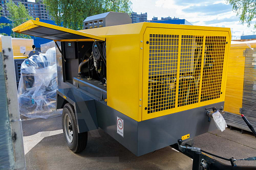 Компрессор Atlas Copco XAHS 700 PACE. Дизельный передвижной компрессор повышенной мощности на шасси Atlas Copco XAHS 700 PACE.